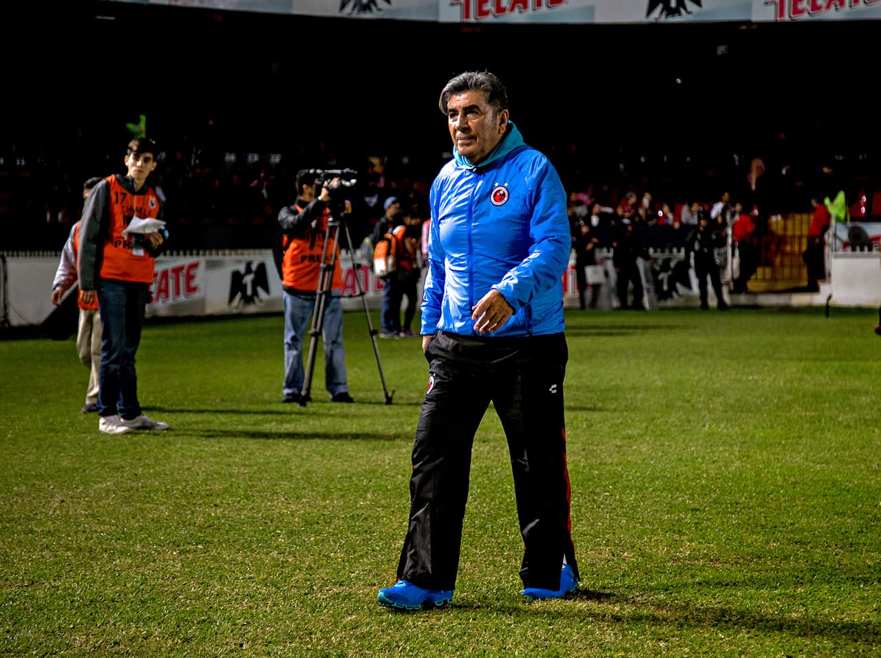 Veracruz suma 3 empates y una derrota. Los jarochos han caído en indisciplinas dentro y fuera de las canchas; estas indisciplinas han afectado en el rendimiento del club, de ahí sus malos resultados los cuales podrían tener como chivo expiatorio a Reinoso.