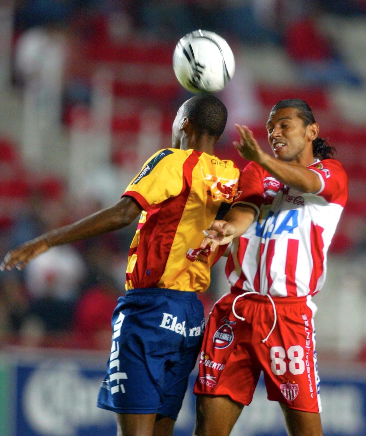 Así que en el 2006 firmó con el Necaxa en donde estuvo hasta el 2007. De hecho, con los Rayos hizo parte del título de la Interliga 2007, aunque en la final no jugó.