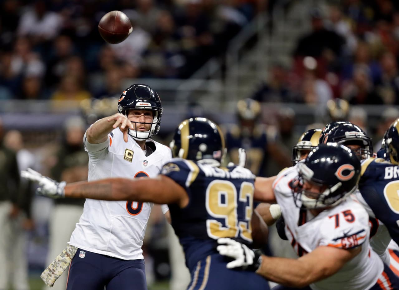 Cutler es el primer quarterback en la historia de la franquicia en lanzar dos pases de touchdown de al menos 80 yardas en el mismo juego.