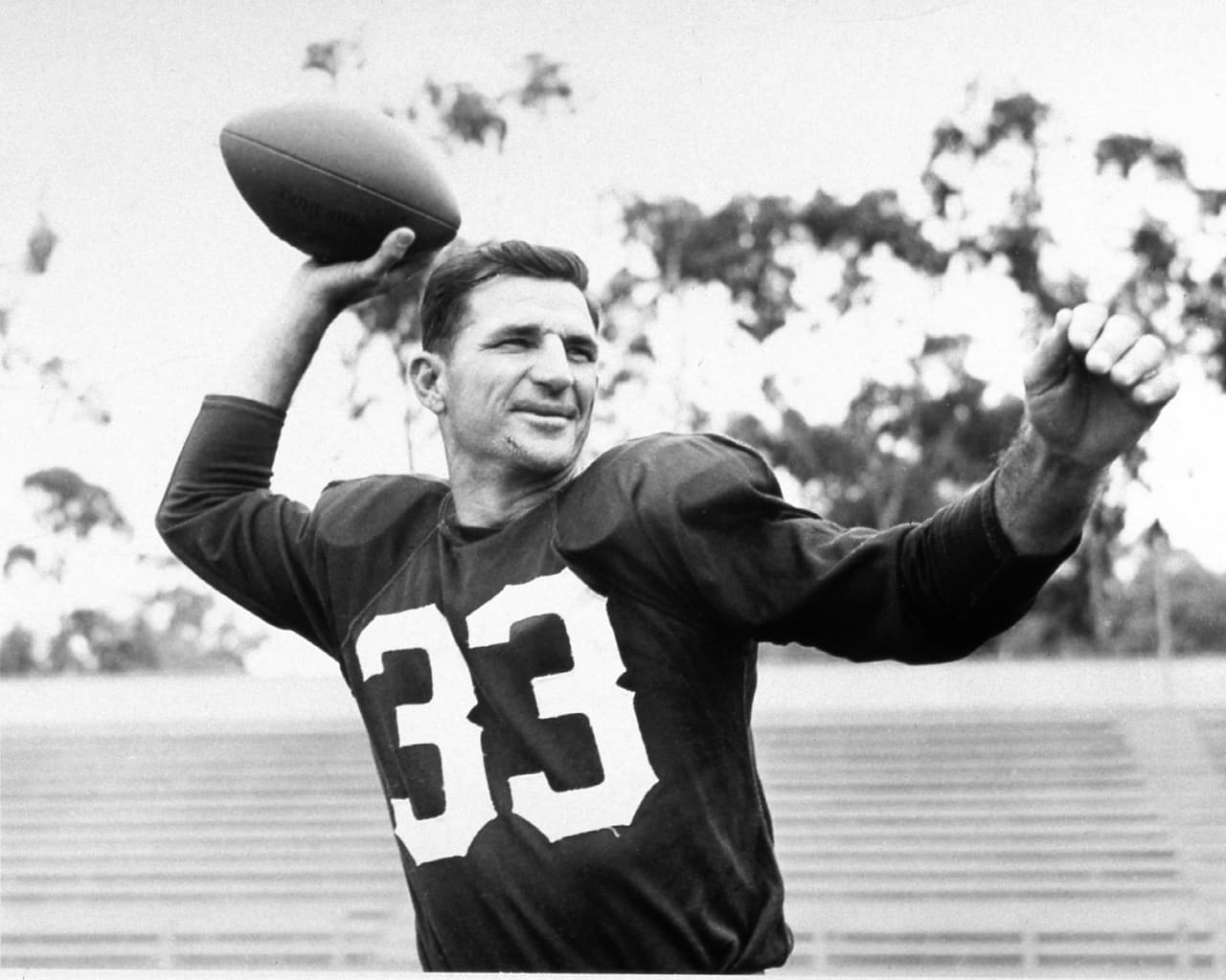 Cousins es el primer pasador de los Redskins en lanzar para el menos 300 yardas y tener un rating de al menos 150 puntos en un mismo juegos desde que el miembro del Salón de la Fama SAMMY BAUGH lo hizo el 31 de octubre de 1948.