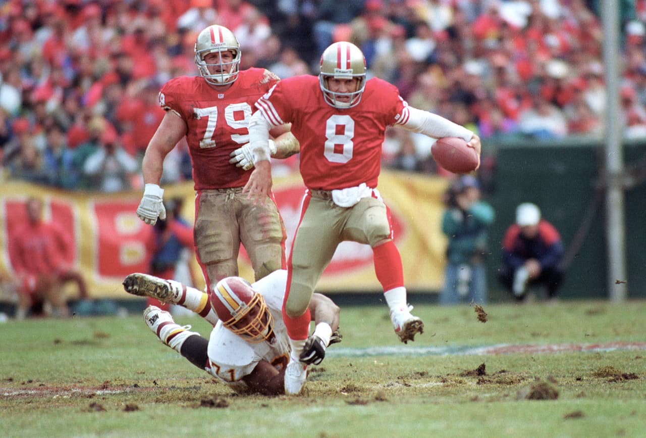 Newton se unió al miembro del Salón de la Fama STEVE YOUNG (31) como los únicos jugadores en la historia de la NFL en tener al menos 30 partidos con estas características.