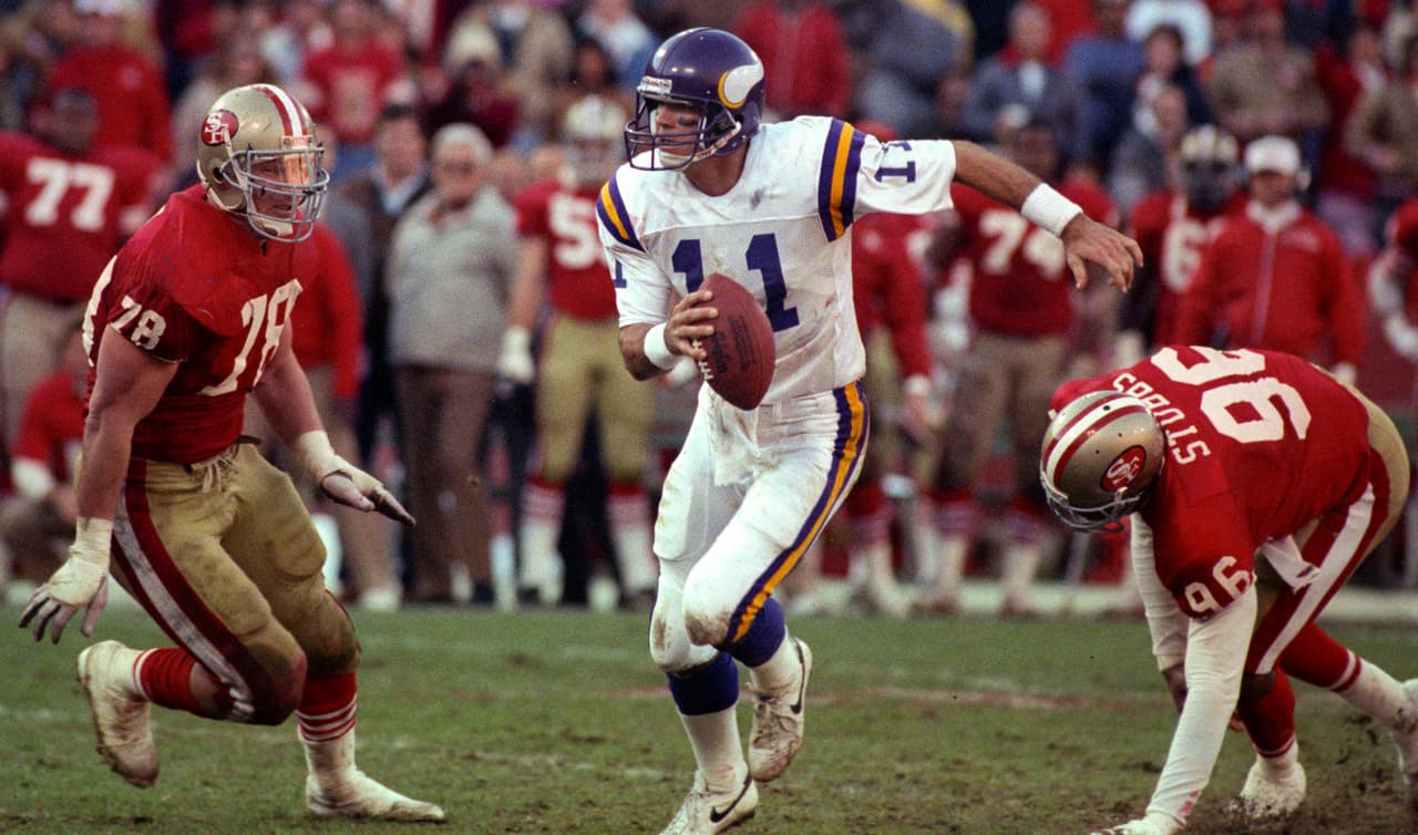 Sus 379 yardas aéreas son el mayor número de todos los tiempos para un quarterback que no empezó un juego, superando la marca previo en posesión del quarterback de Minnesota WADE WILSON (374 yardas áereas el 16 de diciembre de 1990).