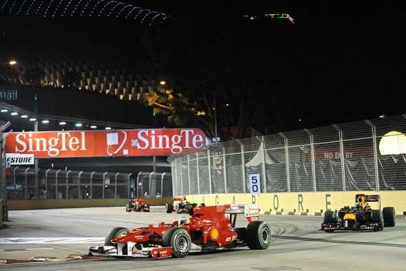 Alonso comenzó a tomar ventaja desde las primeras curvas, pero Vettel no cedió terreno en ningún momento.