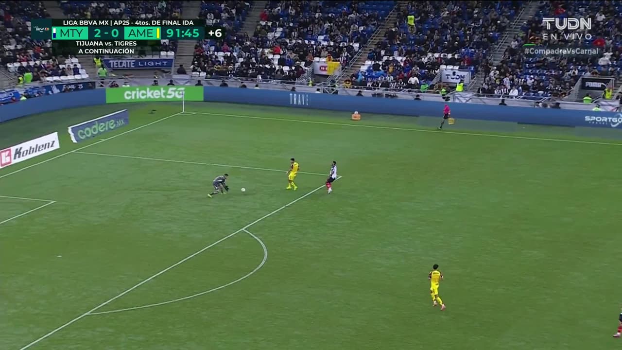 Arranca el partido y la pelota está en juego.