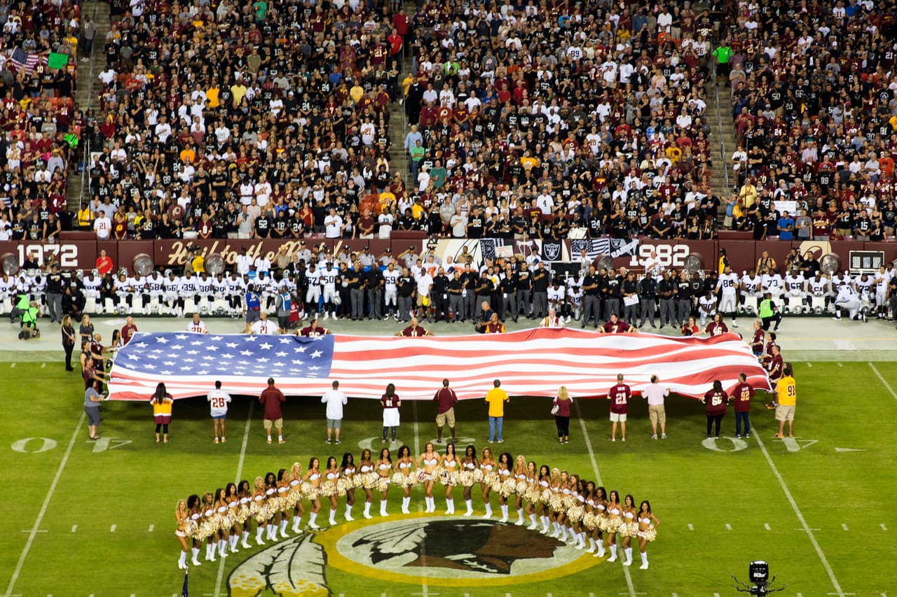 A pesar de que Trump afirmó que los ratings de televisión han bajado y las asistencias decaído, fue desmentido y una vez la NFL demuestra que es fuerte entre las controversias.