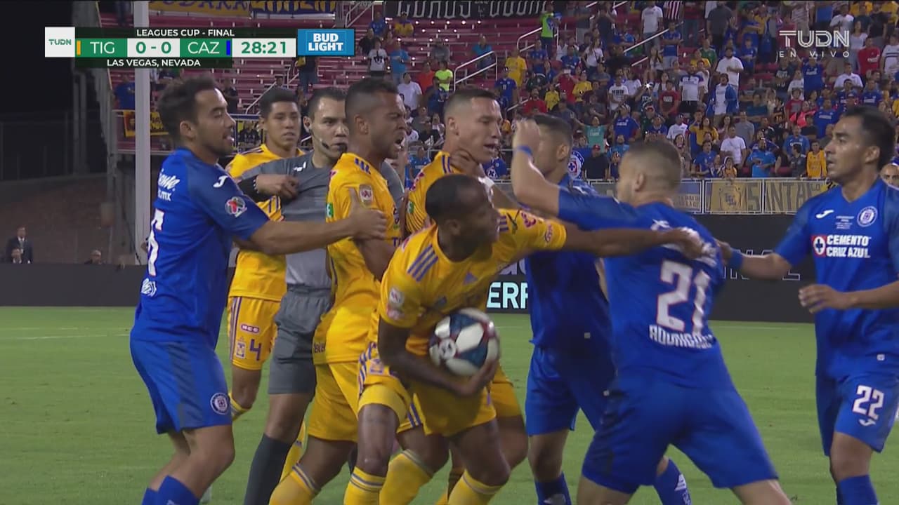Se arma la 'cámara húngara' entre jugadores de Tigres y Cruz Azul