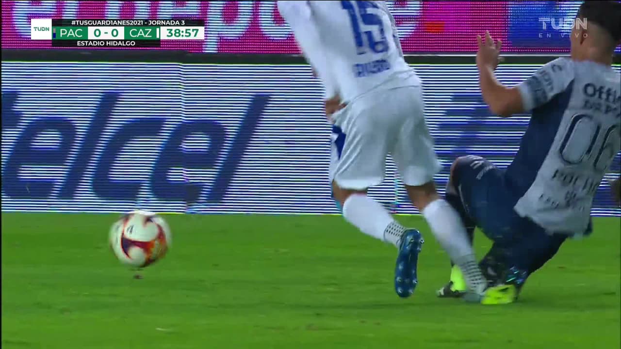 ¡TIRO ATAJADO! disparo por Felipe Pardo.