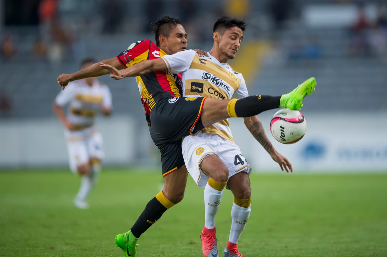 Action photo during the match Leones Negros vs Dorados, Corresponding to 6st of the Corona MX Cup, Torneo Apertura 2017, at Jalisco Stadium. Foto de accion durante el partido Leones Negros vs Dorados, Correspondiente a la Jornada 6 de la Copa Corona MX del Torneo Apertura 2017, en el Estadio Jalisco, en la foto: Julio Nava Dorados 12/09/2017/MEXSPORT/Cristian de Marchena