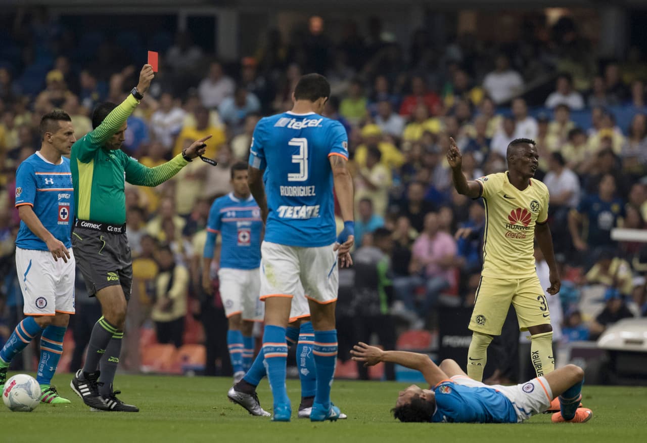 Darwin Quintero, América.- El jugador de las Águilas fue expulsado por realizar una fuerte entrada sobre un jugador del Cruz Azul.