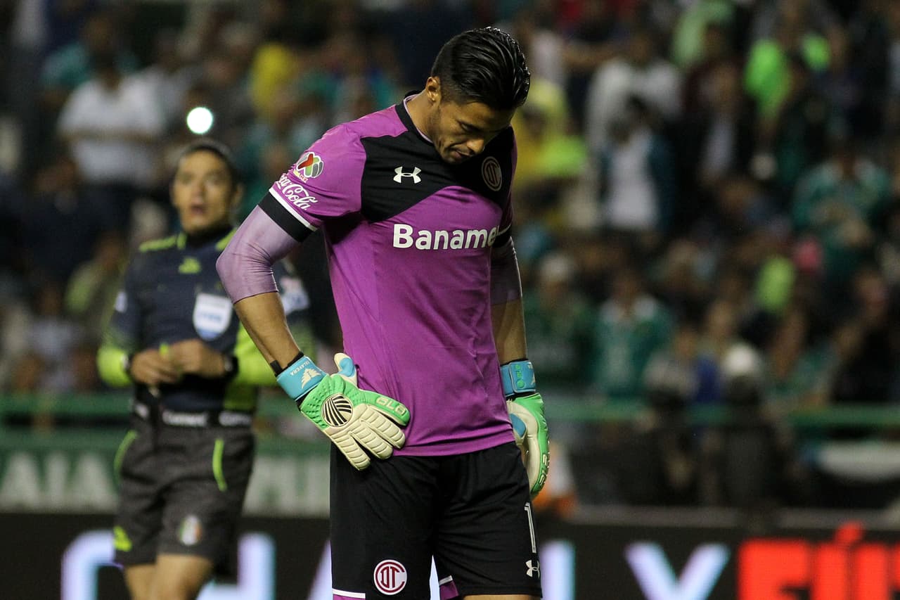 Alfredo Talavera, Toluca.- El arquero de los Diablos Rojos no pudo evitar la dolorosa derrota que sufrió su equipo a manos del León al recibir 5 goles por parte de la Fiera.