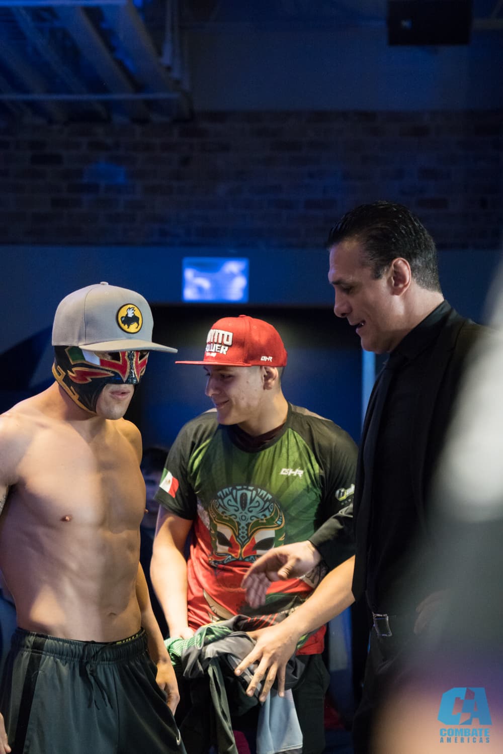 El Gimnasio de Nuevo León, Monterrey, vivió el inicio del Combate Américas II de este 2018 en el que la pelea antre Erik 'Goyito' Pérez y David 'DJ' Fuentes será la cereza de la noche. Los pesajes no tuvieron mayor sobresalto y ya está todo preparado para que en la noche del viernes los luchadores busquen la victoria.