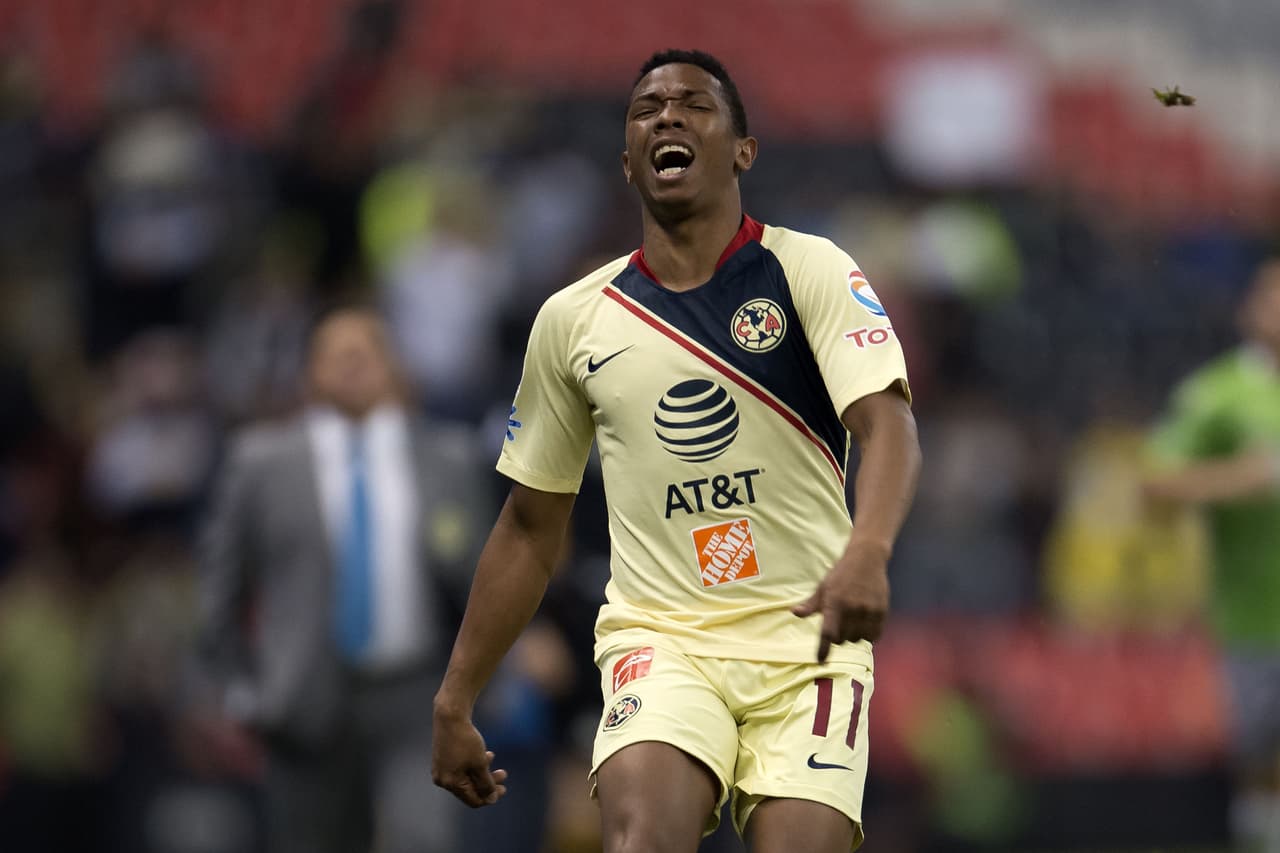 El colombiano Andrés Ibargüen no estaba conectándose con sus compañeros en zona de ataque y eso aumentaba el nivel de frustración de los de casa.