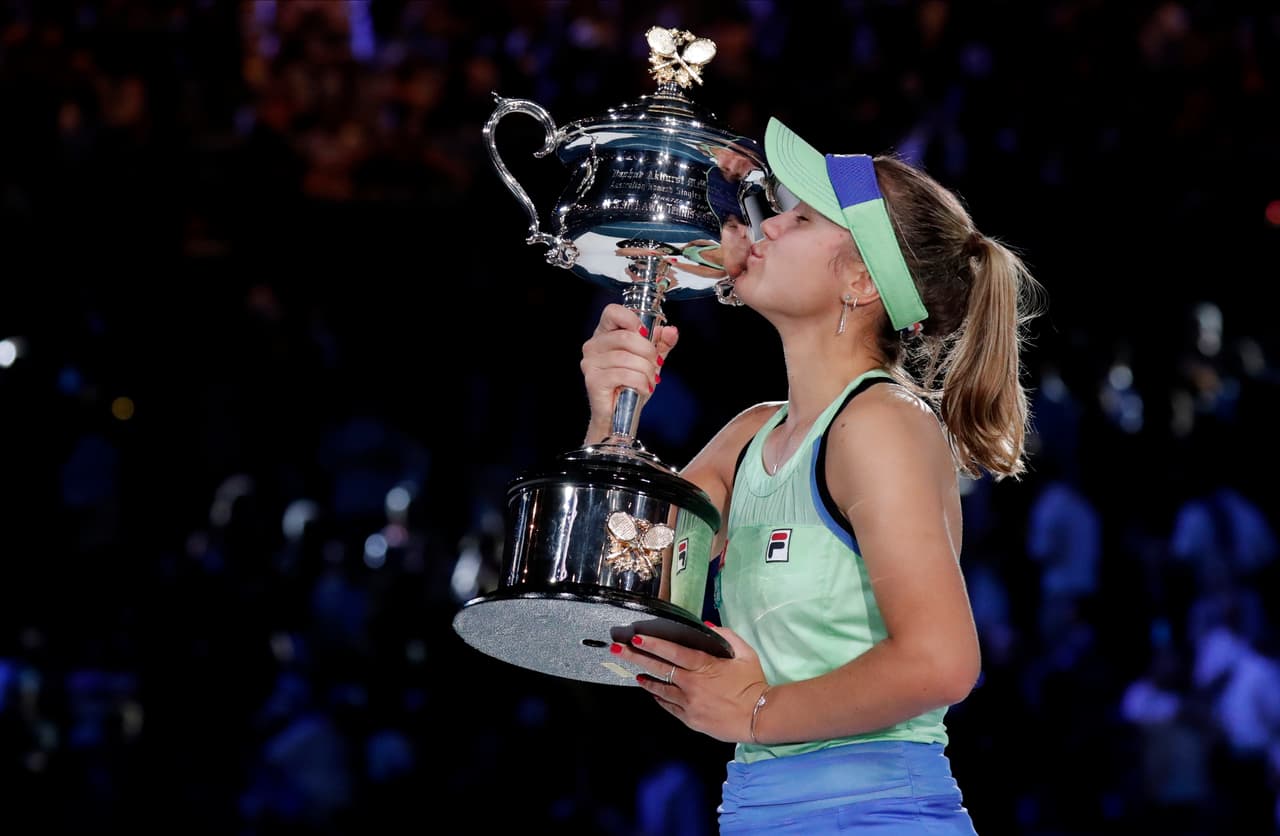 “Oficialmente, mi sueño se ha hecho realidad. Los sueños se hacen realidad. Así que, si tienen un sueño, vayan a por él y se hará realidad”, expresó la campeona más joven en Melbourne Park desde 2008.