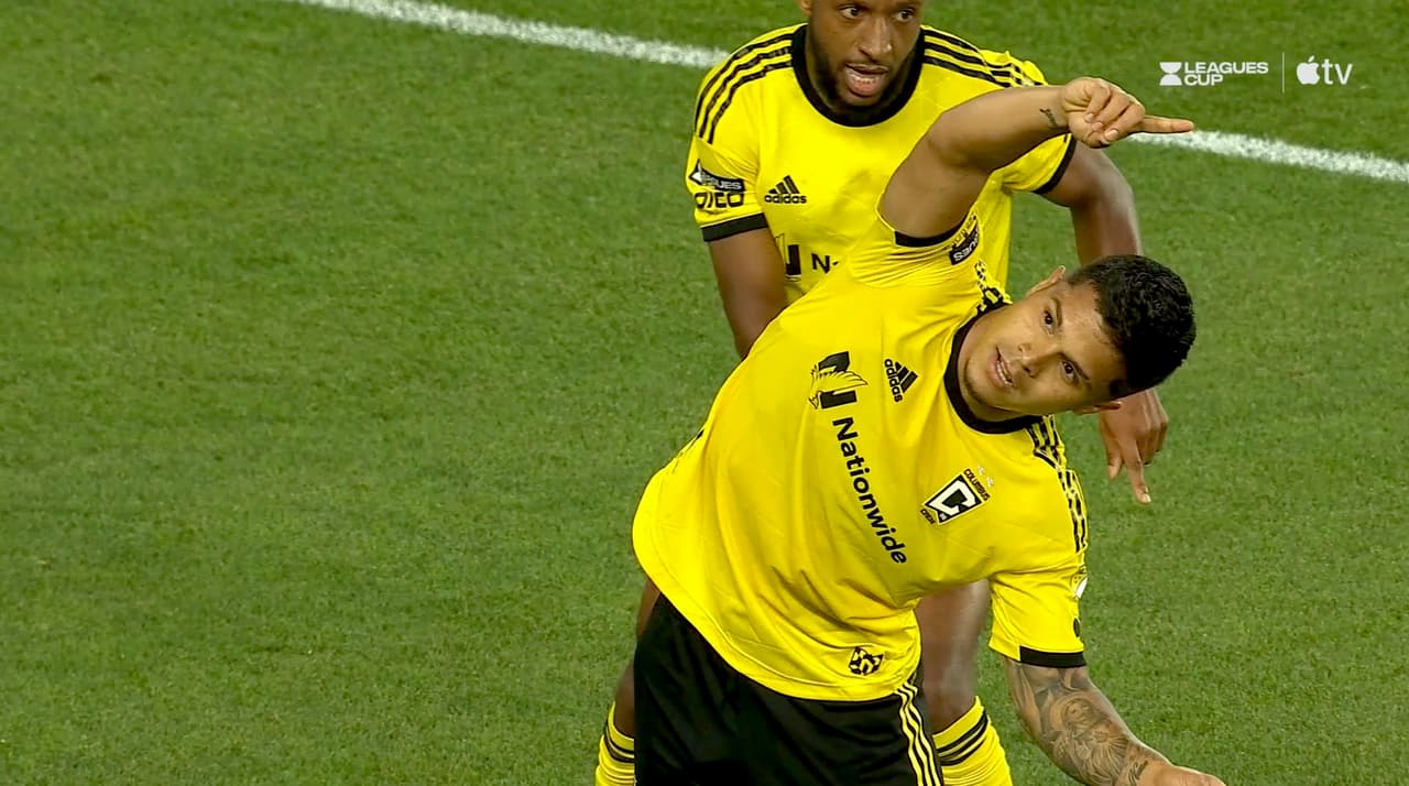 ‘Cucho’ Hernández le dobla las manos al portero y pone el 1-1