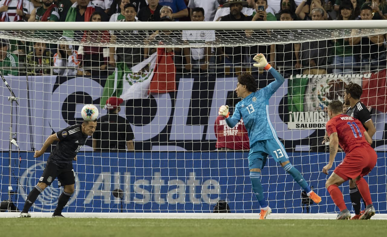 Y estuvieron cerca de marcar gol, de no haber sido por la milagrosa intervención de Andrés Guardado, quien con la testa, sobre la línea de gol, evita el gol de Estados Unidos.