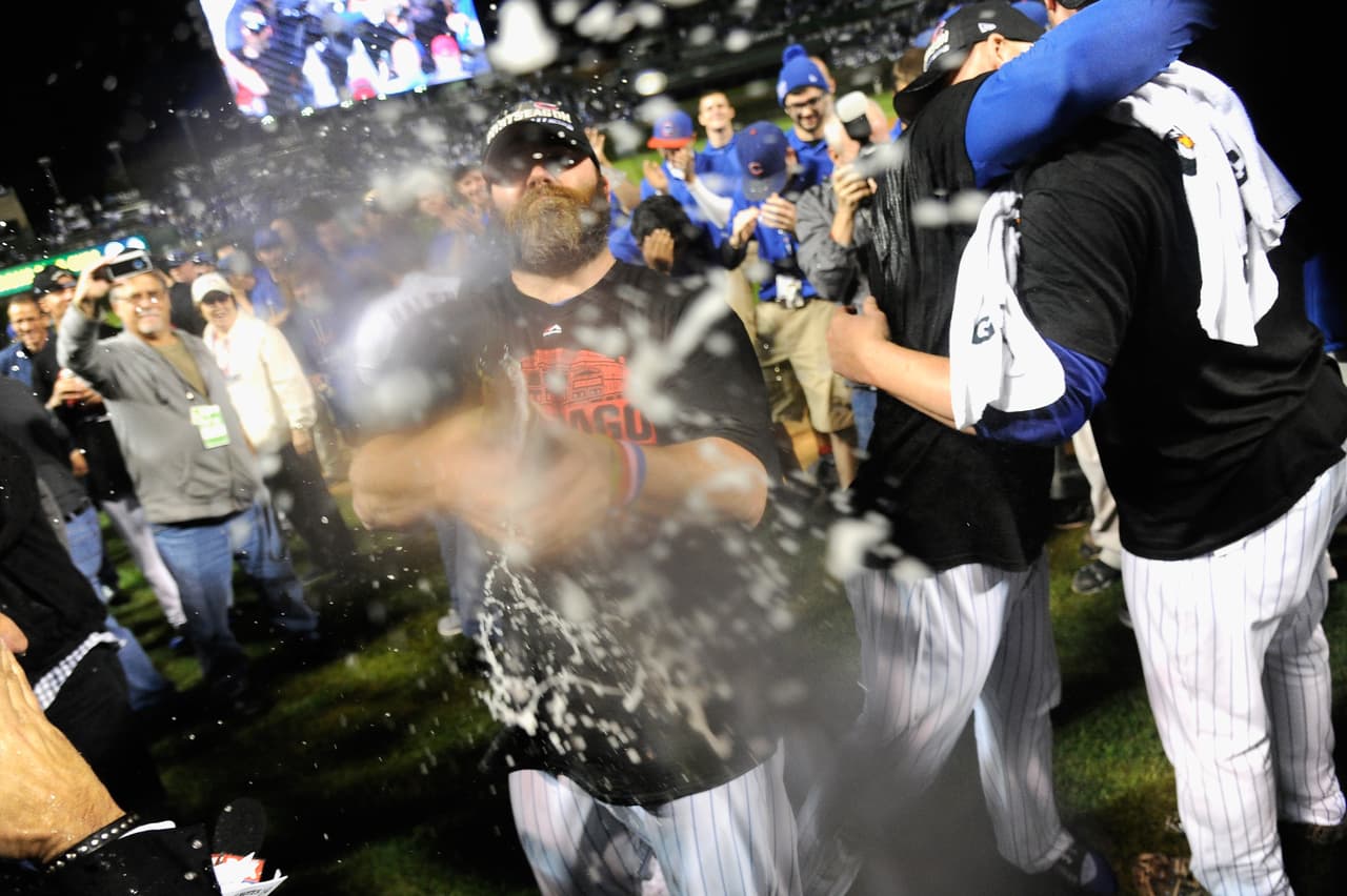 Los Cubs celebraron en grande el pase a la final de la liga Nacional. Mira el ambiente que se armó en el Wrigley Field.