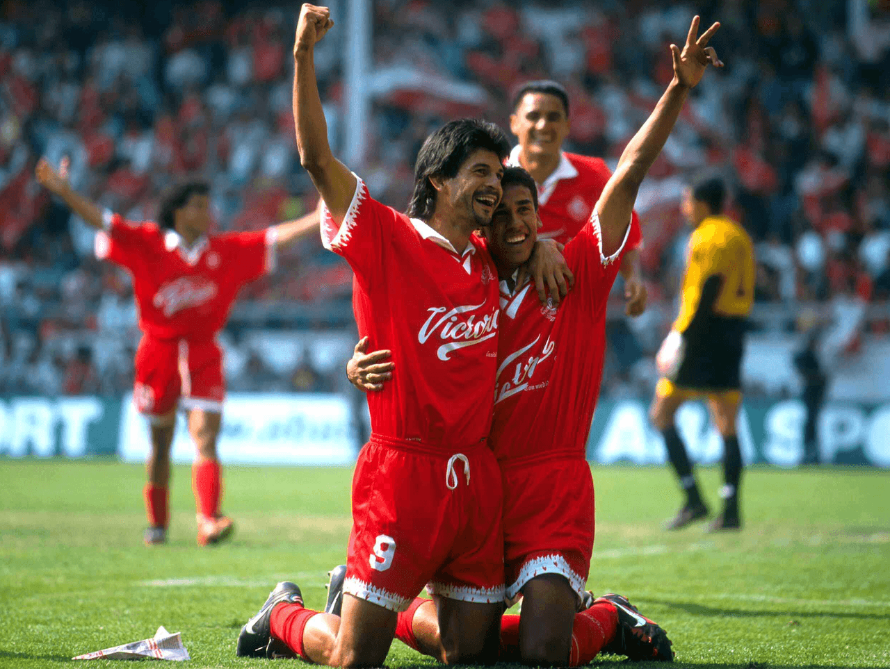 Icónico goleador para los Diablos Rojos de Toluca durante 10 años entre 1995 y 2005, tras conseguir cuatro títulos de Liga.