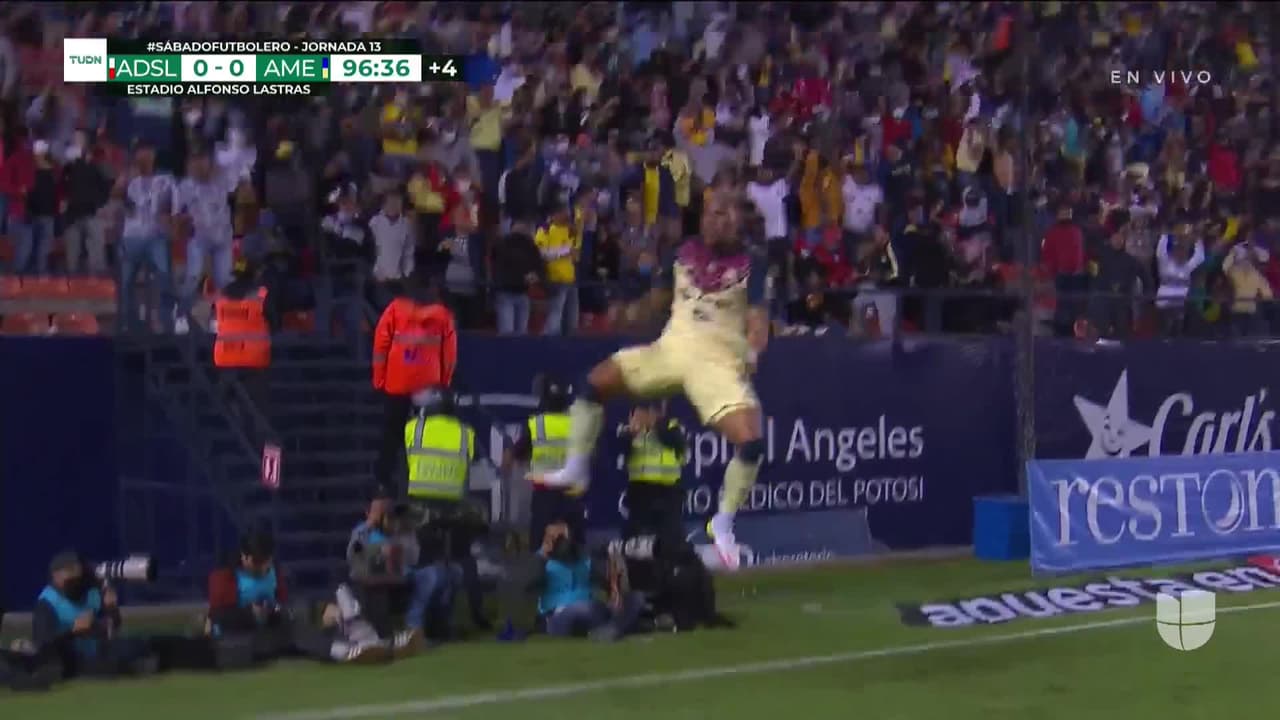 ¡GOL!  anota para América. Roger Martínez