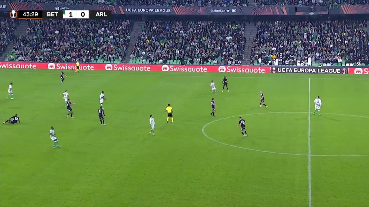 ¡TIRO ATAJADO! disparo por Mihlali Mayambela.