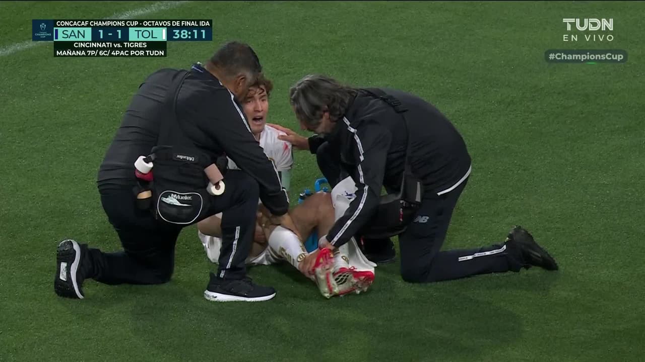 ¡Se prenden las alarmas! Marcel Ruiz queda lesionado y sale de cambio