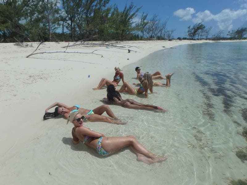 ¡Nada más candente que las chicas de Florida! Checa las tomas detrás del shooting del calendario 2016 de las porristas de los Jacksonville Jaguars.