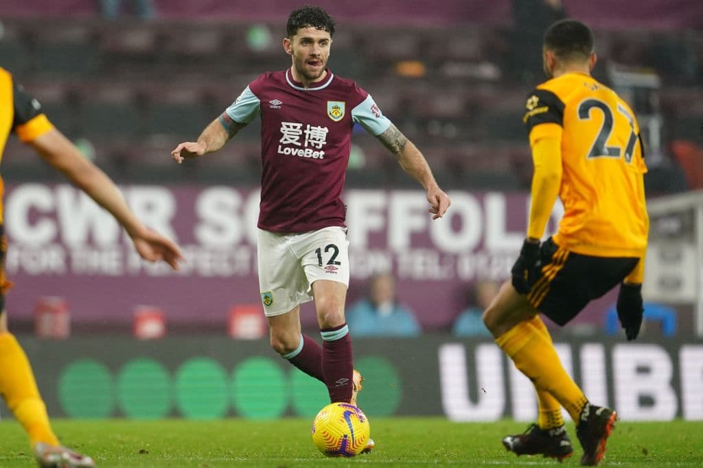 Fábio Silva (89’) marcó el del descuento por medio de la pena máxima. Barnes (35’) y Wood (51’) marcaron por los locales. El siguiente compromiso para los Wolves será recibiendo al Tottenham.