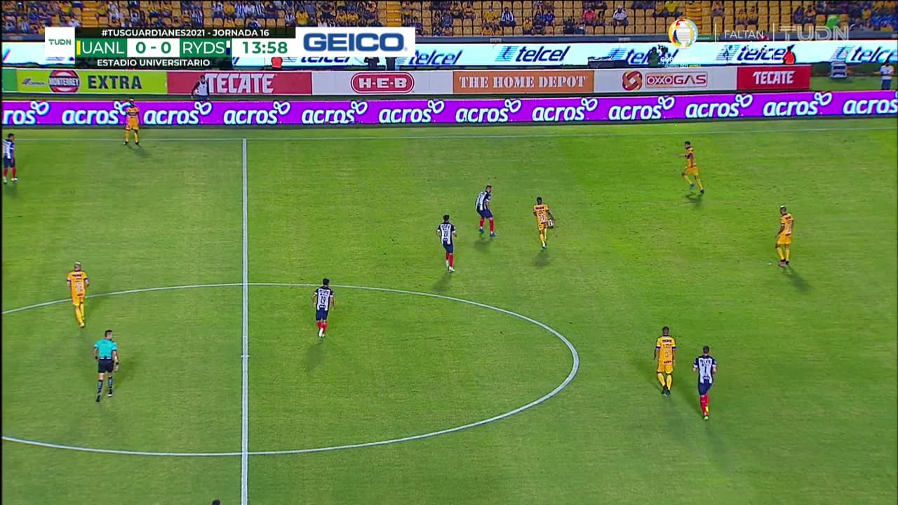 ¡TIRO ATAJADO! disparo por Rogelio Funes Mori.