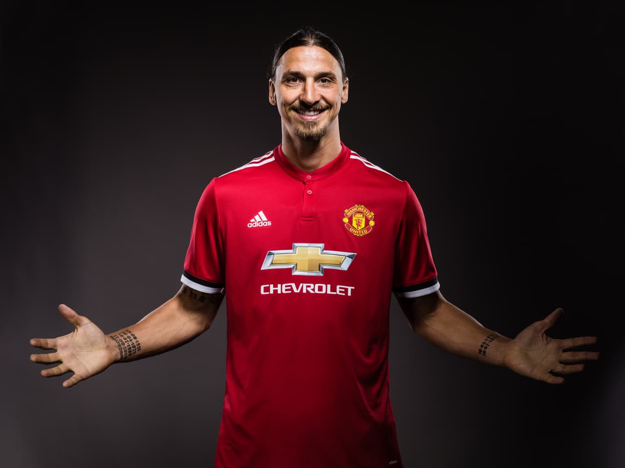 Zlatan Ibrahimovic regresa al Manchester United con un contrato de una temporada