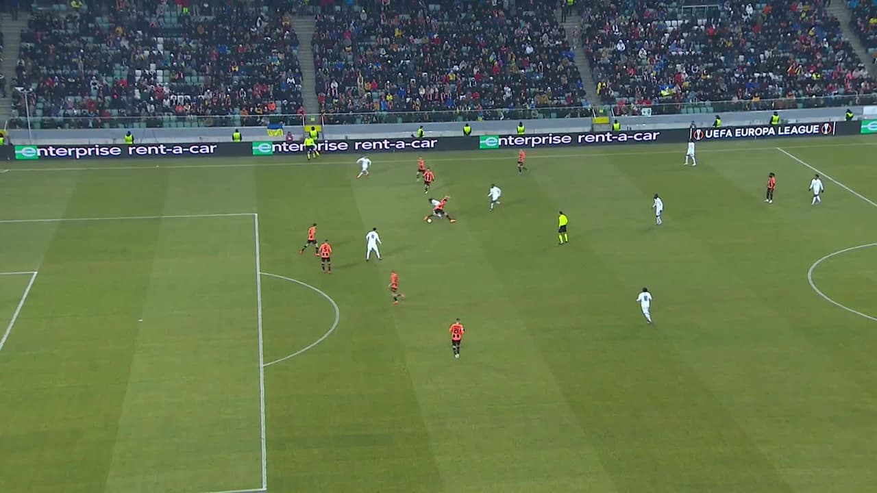 ¡TIRO ATAJADO! disparo por Arnaud Kalimuendo.