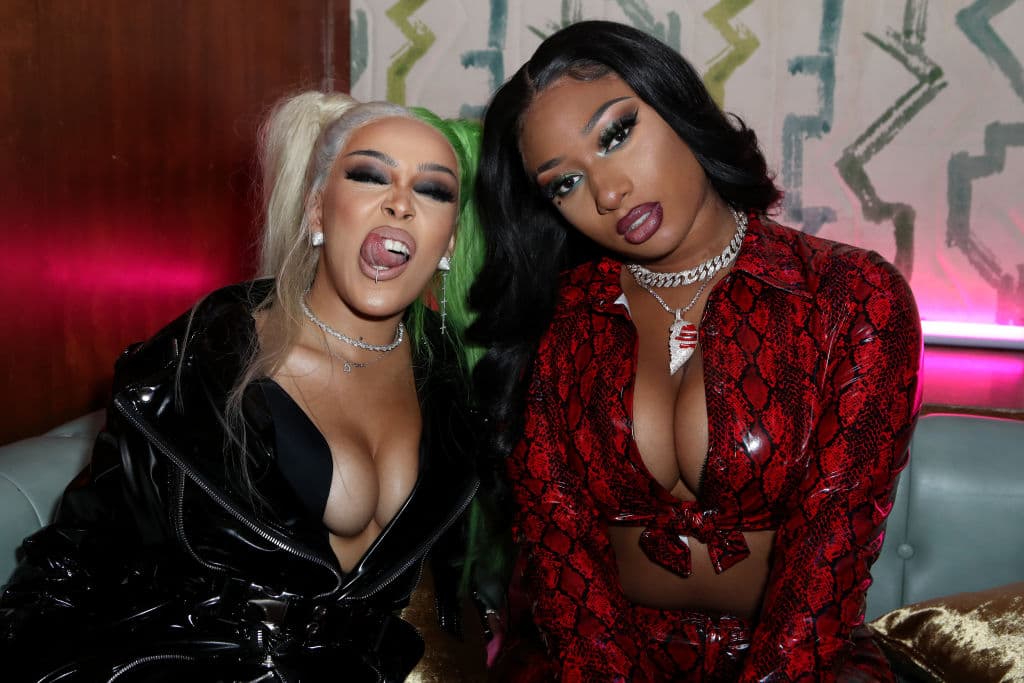 Sus planes a futuros están enfocados en la industria discográfica y, en un futuro, abrir una clínica de salud.