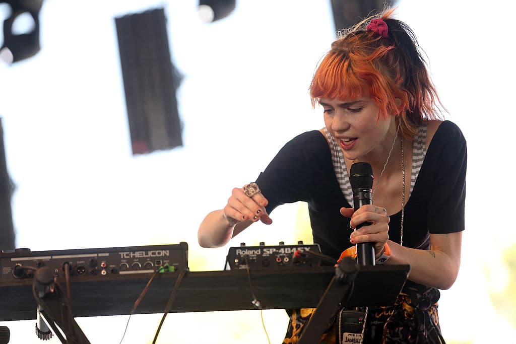 Clarise Elise Boucher, Grimes, tuiteó algo de la inteligencia artificial y así fue cómo llamó la atención de este genio.