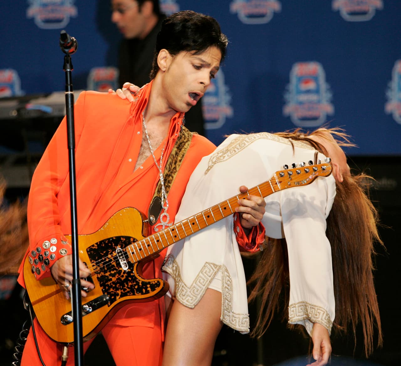 Así recordamos a Prince durante la conferencia de prensa del Super Bowl XLI.