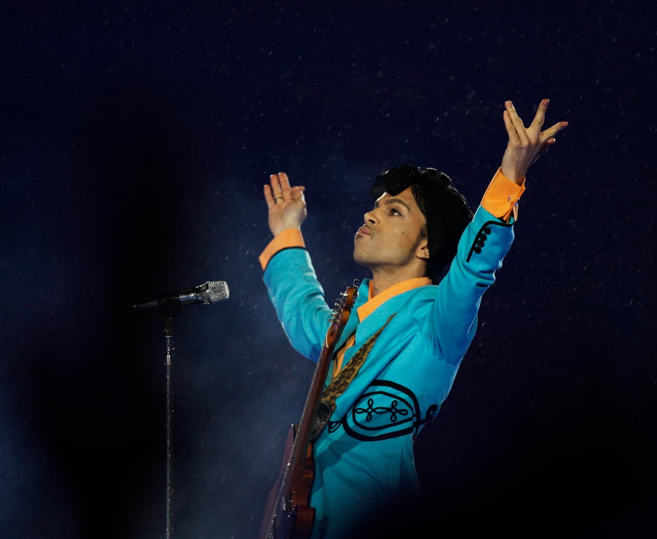 Así recordamos a Prince durante el Super Bowl XLI el 4 de febrero del 2007 en el Estadio de los Miami Dolphins.