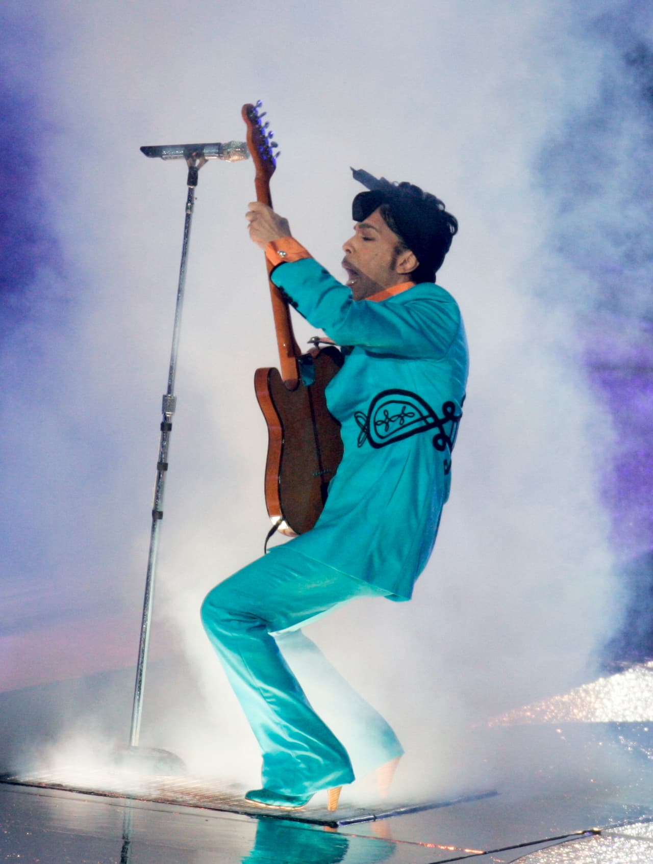 Prince lanzó 39 álbumes de estudio a lo largo de su carrera, entre los que podemos mencionar Purple Rain, su más icónico trabajo en 1984. Su último disco vio la luz en 2015.