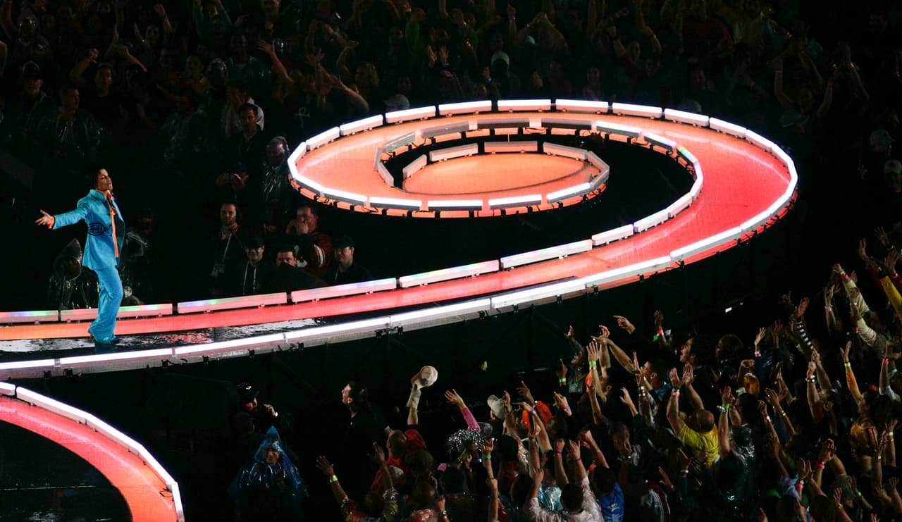 Así recordamos a Prince durante el Super Bowl XLI el 4 de febrero del 2007 en el Estadio de los Miami Dolphins.