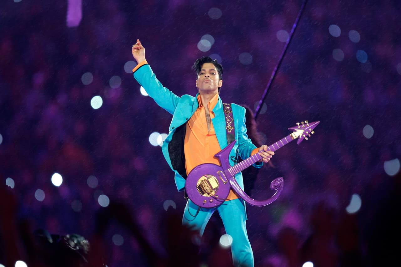Así recordamos a Prince durante el Super Bowl XLI el 4 de febrero del 2007 en el Estadio de los Miami Dolphins.
