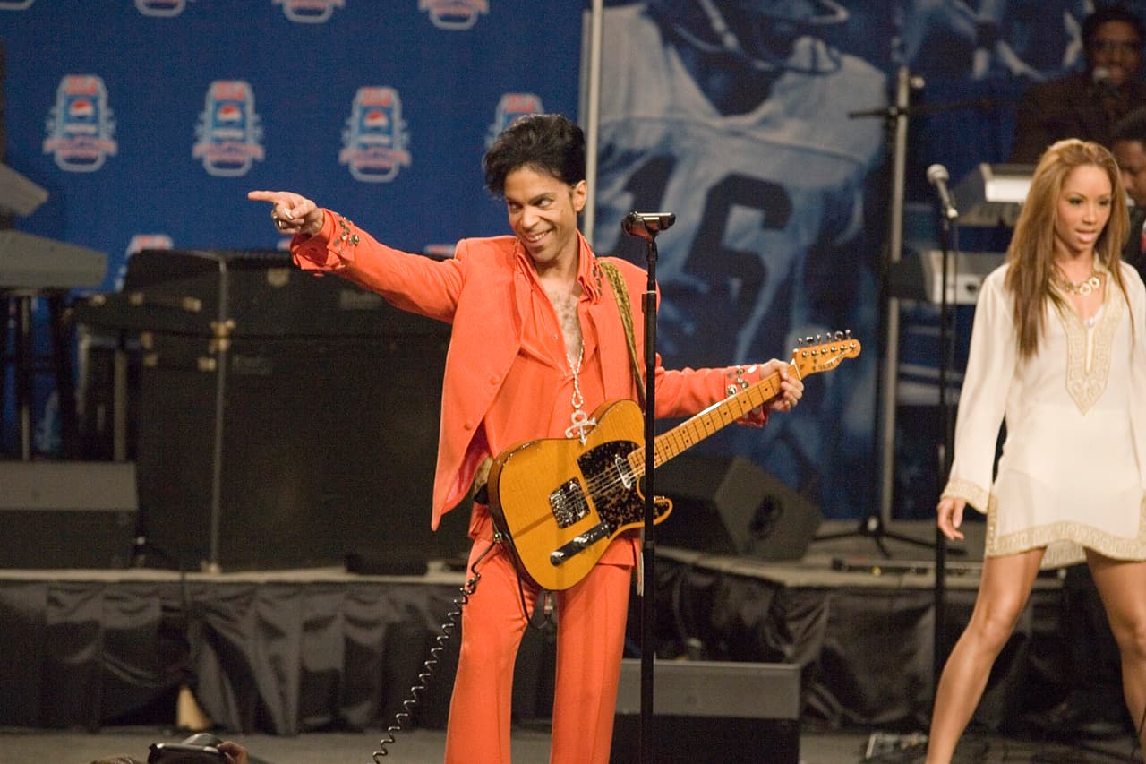 Así recordamos a Prince durante la conferencia de prensa del Super Bowl XLI.