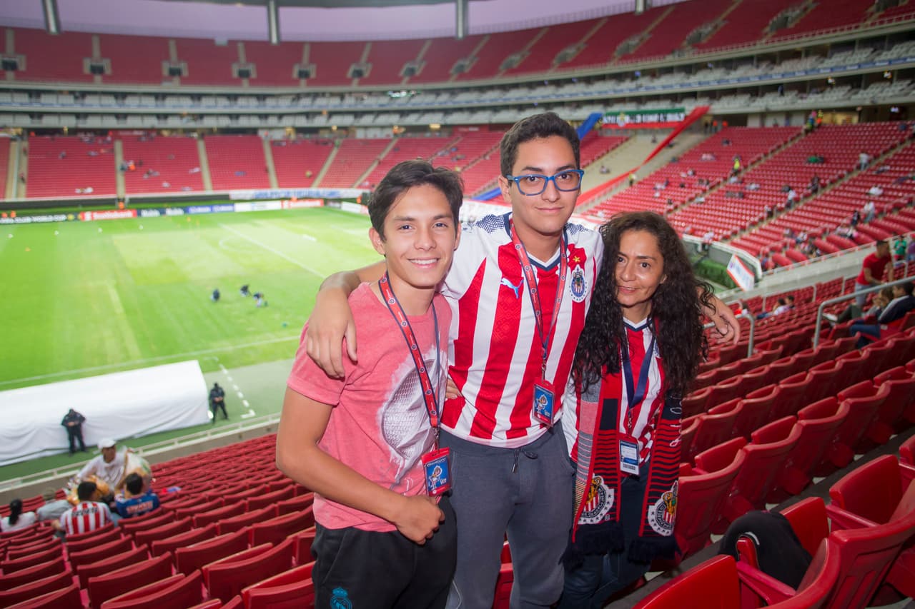 Los pocos aficionados que se acercaron al Estadio Akron llegaron con la ilusión de una remontada de su equipo ante los Seattle Sounders, que en Estados Unidos ganaron por la mínima diferencia.