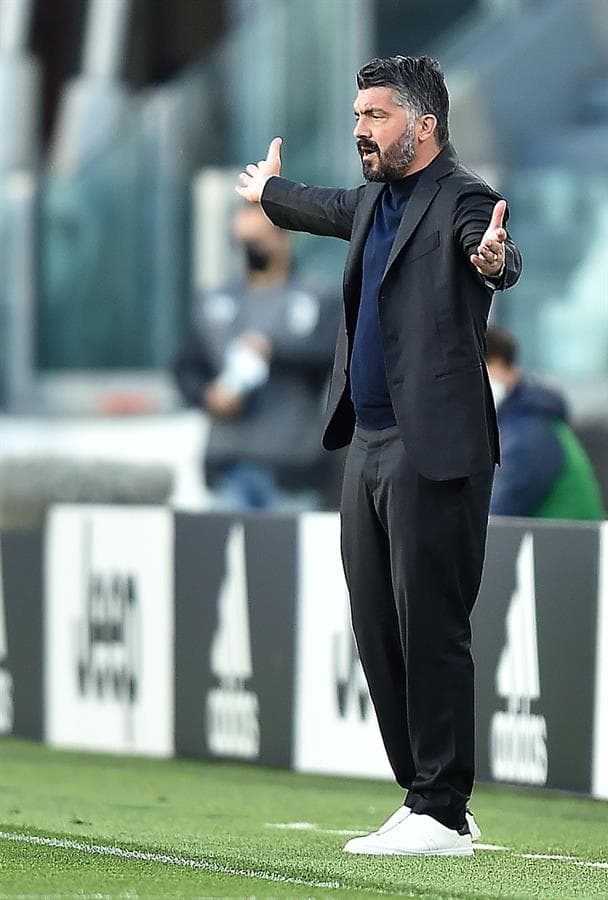 Juventus se queda con la victoria sobre el Napoli en Turín. Las anotaciones para los de la 'Vecchia Signora' corrieron a cargo de Cristiano Ronaldo y Paulo Dybala, quien después de tres meses de ausencia, regresa con anotación. El gol para los de Gattuso cayó al minuto 90 de penal, por parte de Lorenzo Insigne.