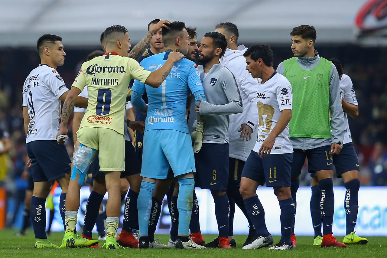 Al final, lo único que pasó en el campo de juego fue un saludo entre jugadores de ambos equipos, pues ya con el marcador, muy poco o nada había qué agregar.