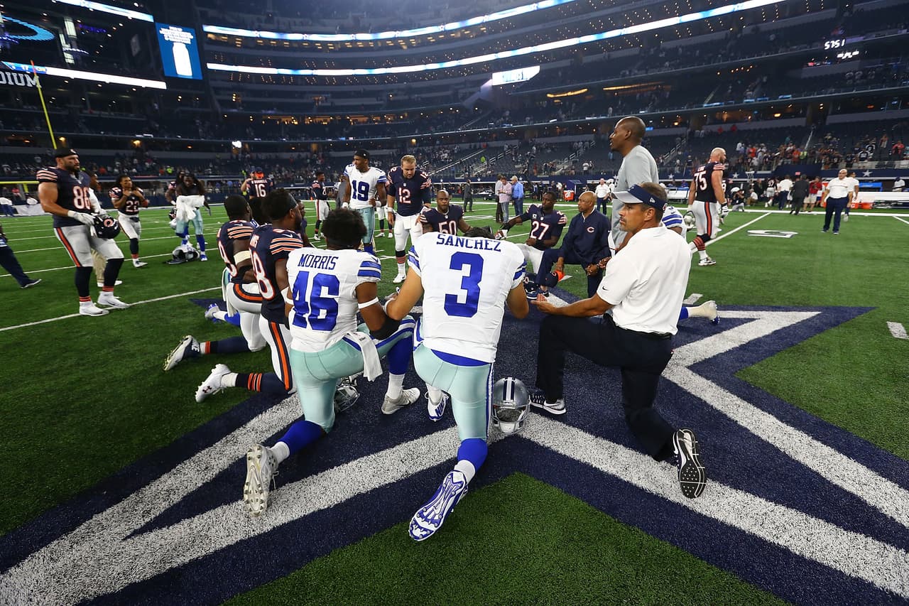 ARLINGTON, TX - SEPTEMBER 25: Mark Sanchez #3 of the Dallas Cowboys prays with other team members after a game at AT&T Stadium on September 25, 2016 in Arlington, Texas. (Photo by Ronald Martinez/Getty Images)