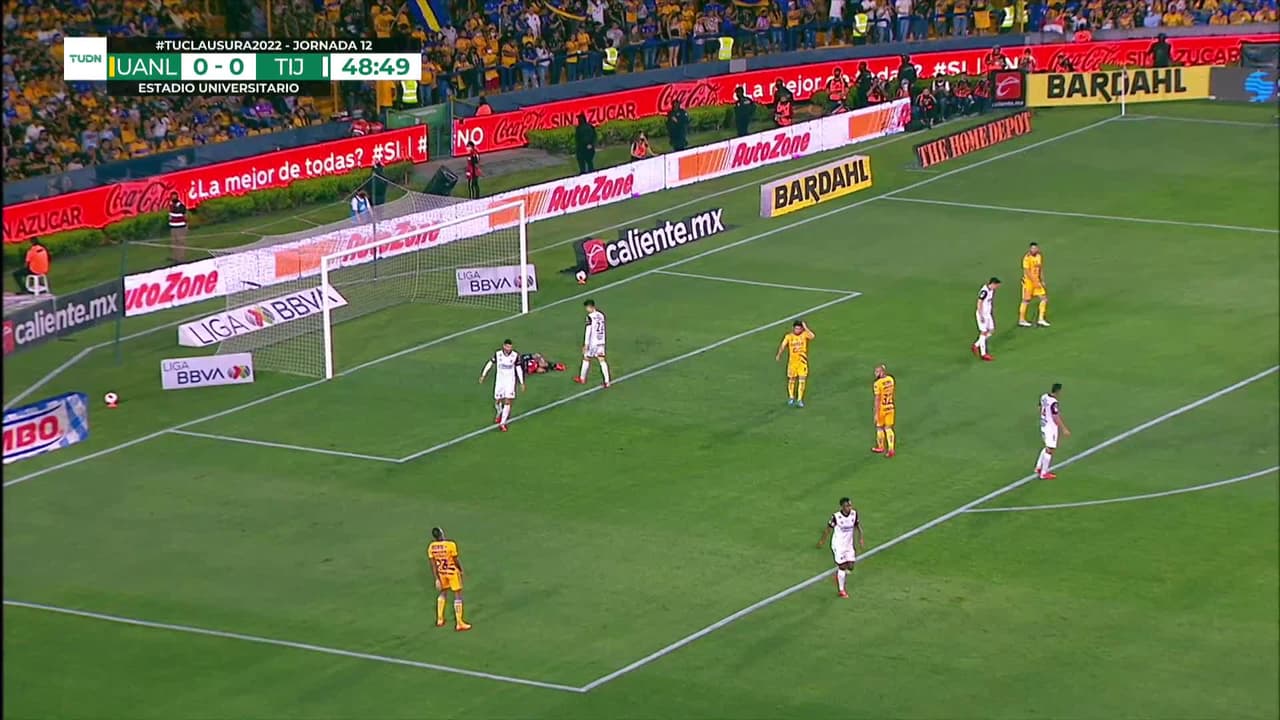 ¡TIRO ATAJADO! disparo por Florian Thauvin.