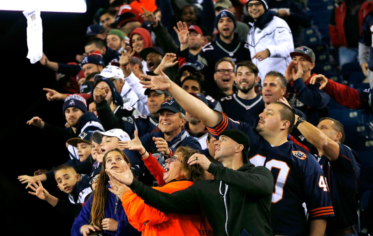 Pasión, locuras y disfraces, los fans de la NFL en la Semana 8.