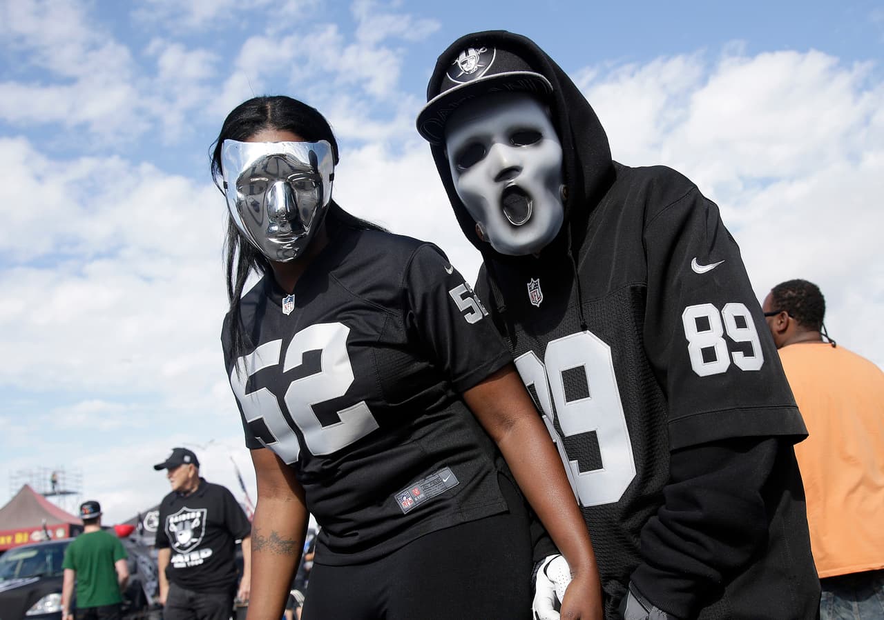 Pasión, locuras y disfraces, los fans de la NFL en la Semana 8.