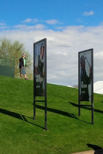 Con unas 75 mil personas y la presencia de muchos jugadores latinoamericanos arrancó el famoso Phoenix Open, batiendo récord de asistencia.