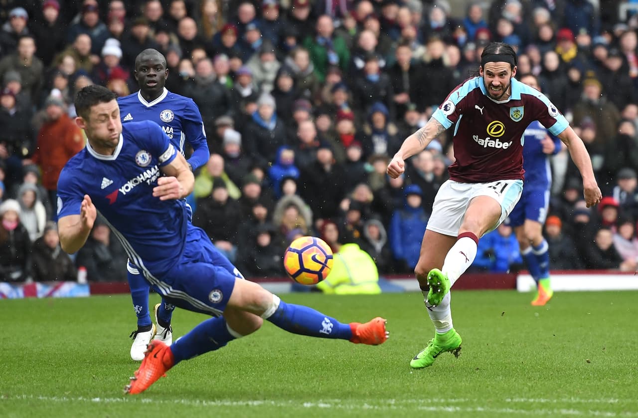 El equipo local tomó la iniciativa en la búsqueda por la igualdad frente a su público.