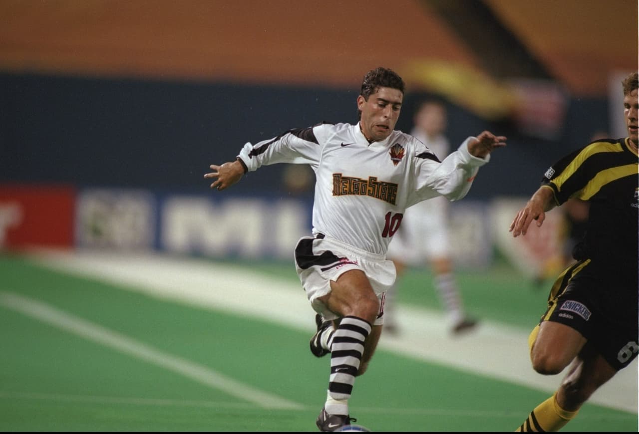 Y si de técnicos se trata, en ese equipo también jugaba Tab Rampos, hoy 'head' coach de Houston Dynamo.