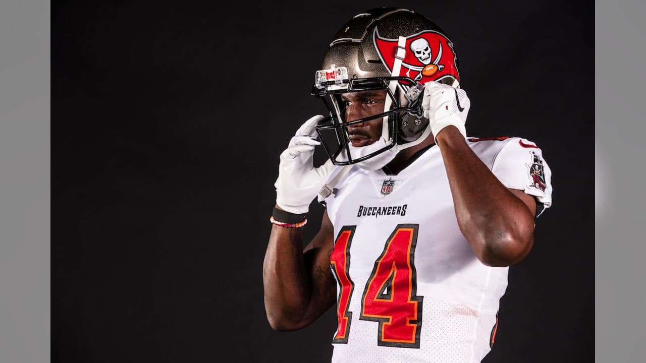 Los Buccaneers quieren llegar a la postemporada con un nuevo conjunto de estrellas que hagan que el uniforme de la era del Super Bowl tenga su propia apariencia. Eso incluye al seis veces campeón del Super Bowl QB Tom Brady y al linebacker Lavonte David.