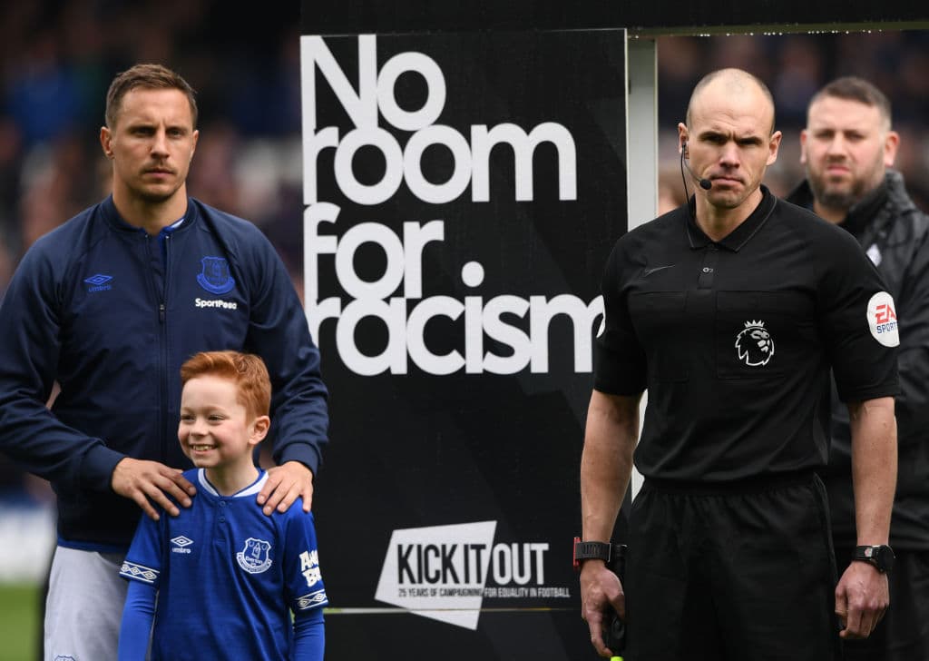 <b>Everton.</b> El costo con 'los Toffes' es de 599 libras como donación para la caridad, unos $14.484 pesos, y una plaza para rifar entre los socios.