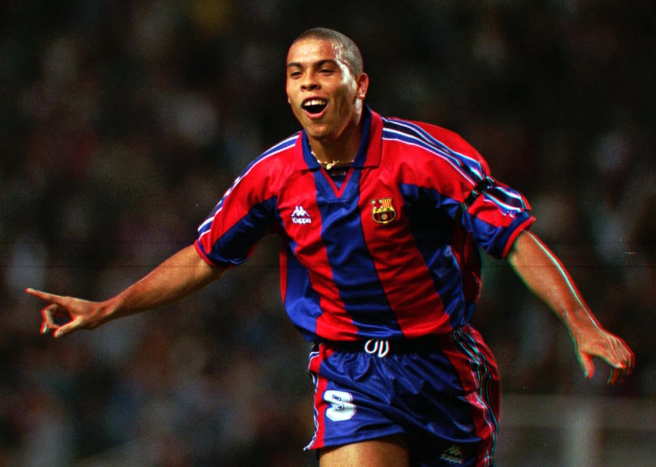 Ronaldo Nazario debutó con gol en el triunfo por 3-1 del Barcelona ante el Atlético de Madrid el 25 de agosto de 1996, por la ida de la Supercopa de España.